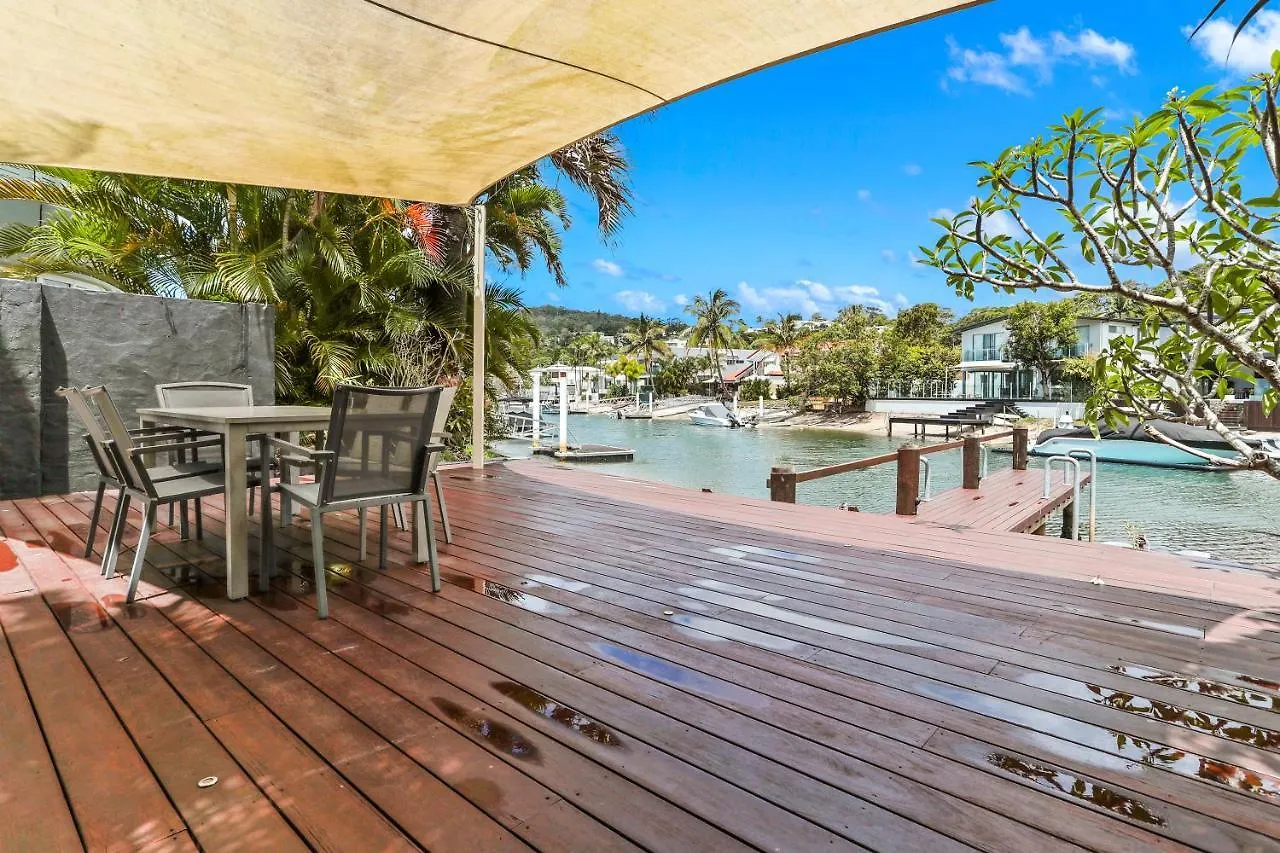 Secluded Oasis On The Water, Noosa Heads Villa