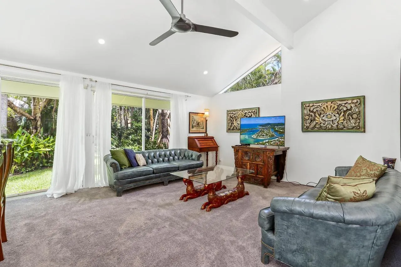 Secluded Oasis On The Water, Noosa Heads Villa Holiday home